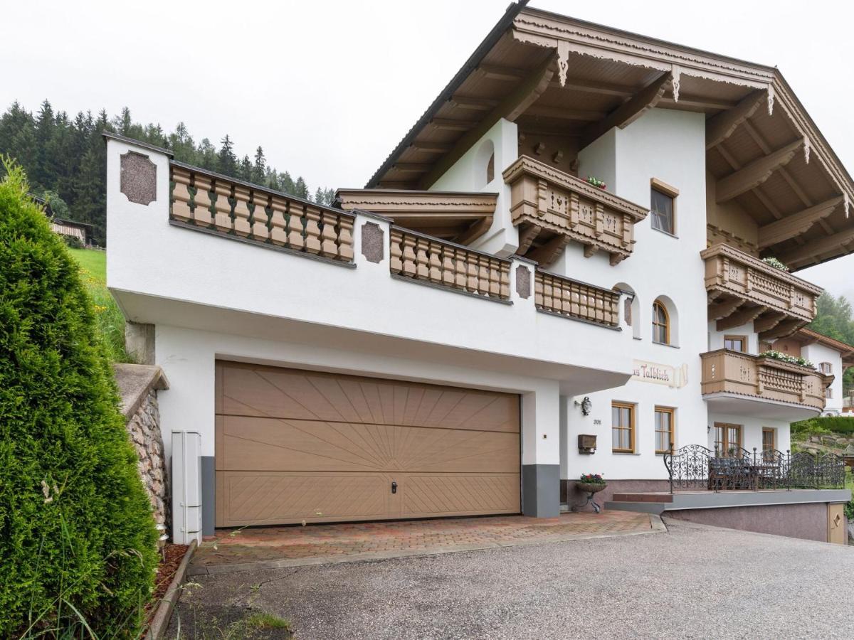 Quaint Apartment In Hainzenberg Near Horbergbahn エクステリア 写真