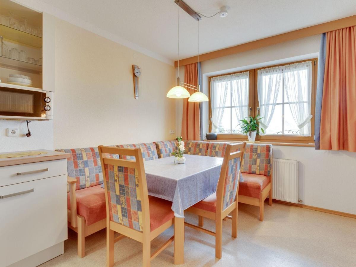 Quaint Apartment In Hainzenberg Near Horbergbahn エクステリア 写真